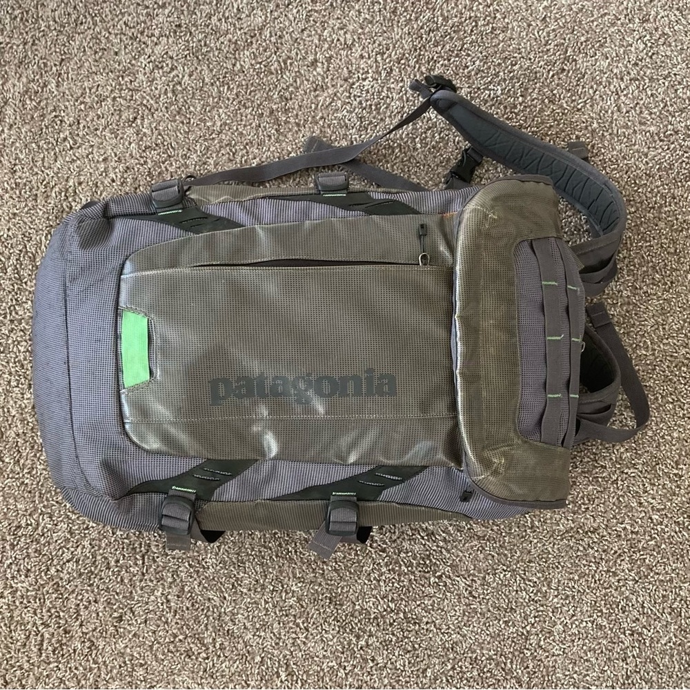 Patagonia backpack blackhole 35l grey green